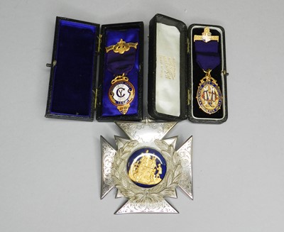 Lot 184 - A silver presentation Masonic medallion