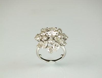 Lot 35 - An impressive diamond cluster ring by...