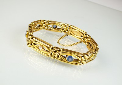 Lot 117 - A sapphire and diamond stylised gate link bracelet