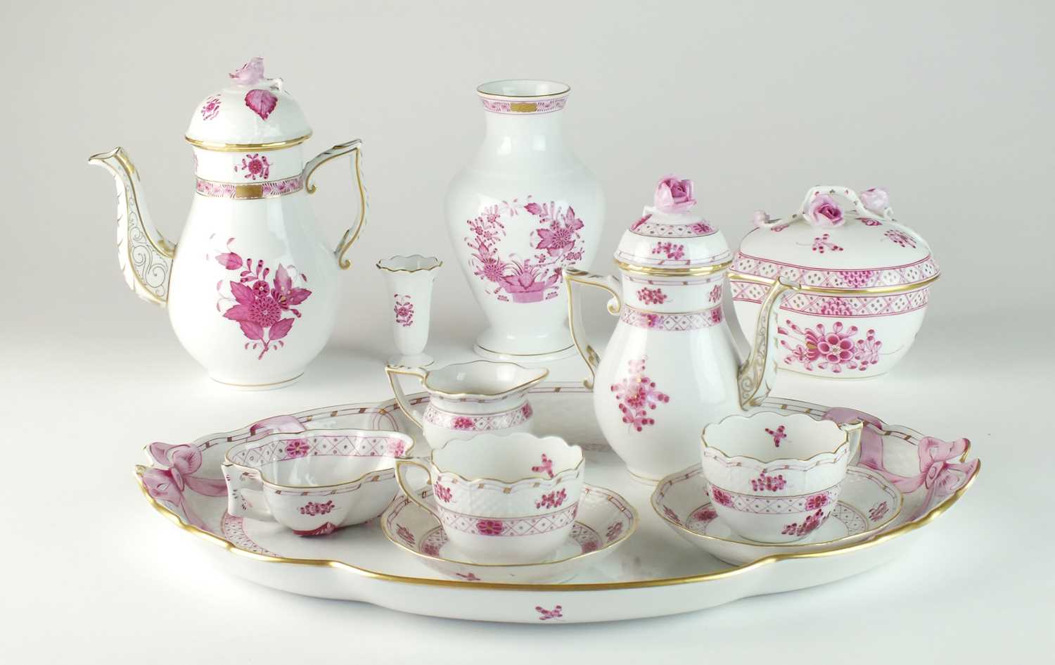 Lot 272 - A Herend 'Chinese Bouquet' cabaret service