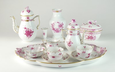 Lot 272 - A Herend 'Chinese Bouquet' cabaret service