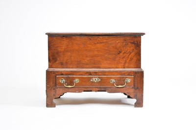 Lot 452 - A 19th century oak coffer bach