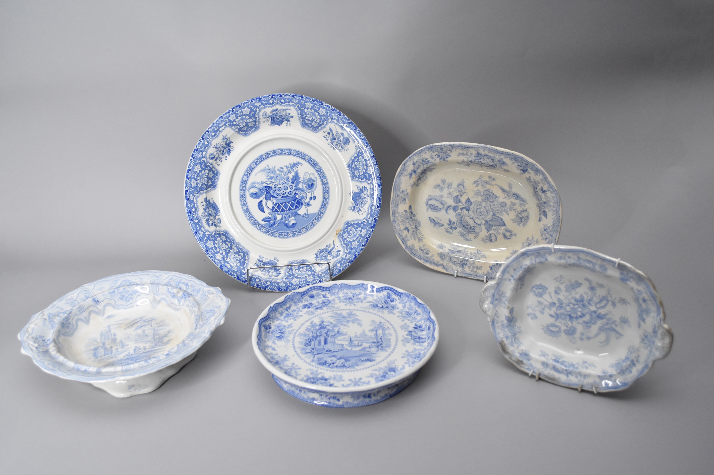 Lot 35 - A collection of 19th century blue and white