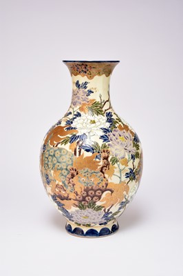 Lot 635 - A large Japanese Satsuma vase, Taisho period