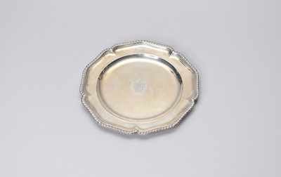 Lot 2 - An armorial silver plate