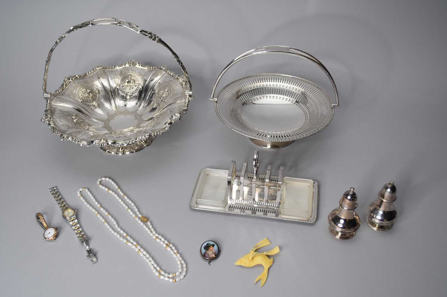 Lot 3 - A small collection of jewellery and silver plated wares