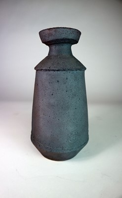 Lot 333 - Tseng Min-Nan (Taiwanese Contemporary) Dark Grey Stoneware Vase