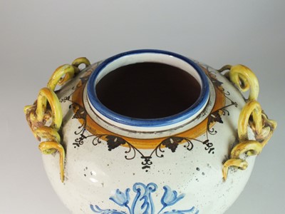 Lot 59 - An Italian maiolica jar and cover, 20th century