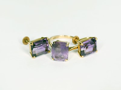 Lot 373 - A 9ct gold amethyst set ring and earrings