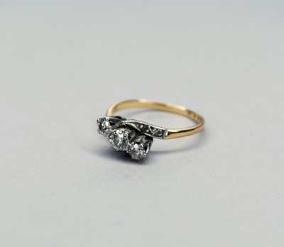 Lot 94 - A graduated three stone diamond ring