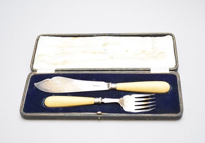 Lot 360 - A cased set of silver fish servers