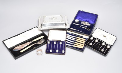Lot 352 - A small collection of silver and plate