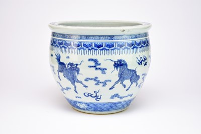 Lot 351 - A Chinese blue and white jardiniere or fish bowl