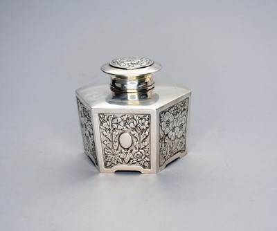Lot 323 - An Edwardian silver tea caddy