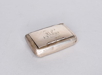 Lot 341 - A silver snuff box