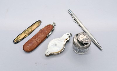 Lot 349 - A small collection of silver