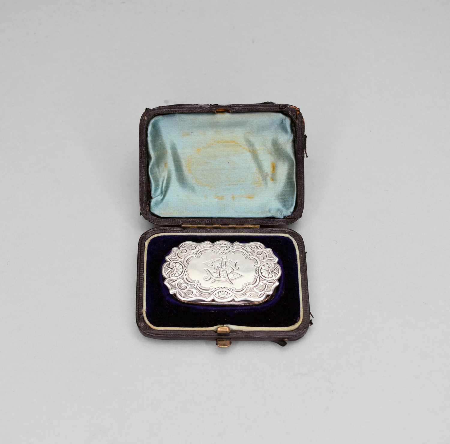 Lot 334 - A Victorian cased silver snuff box