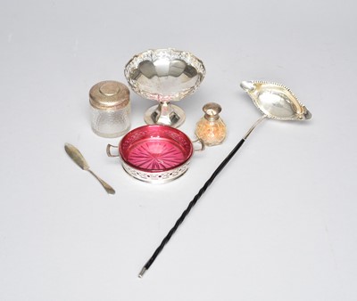 Lot 339 - A small collection of silver
