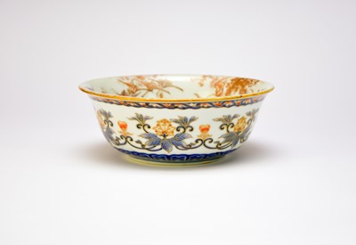 Lot 381 - A Japanese Imari bowl