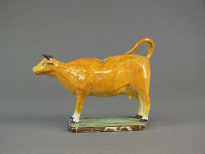 Lot 284 - An English pearlware cow creamer, early 19th century