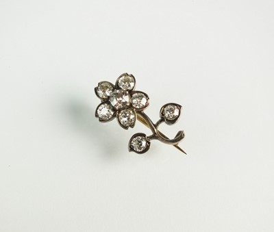 Lot 149 - An old cut diamond flower brooch