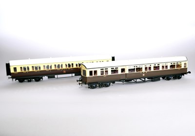 Lot 559 - Two Dapol-type, O-gauge, scale model, 3rd class passenger carriages (2)