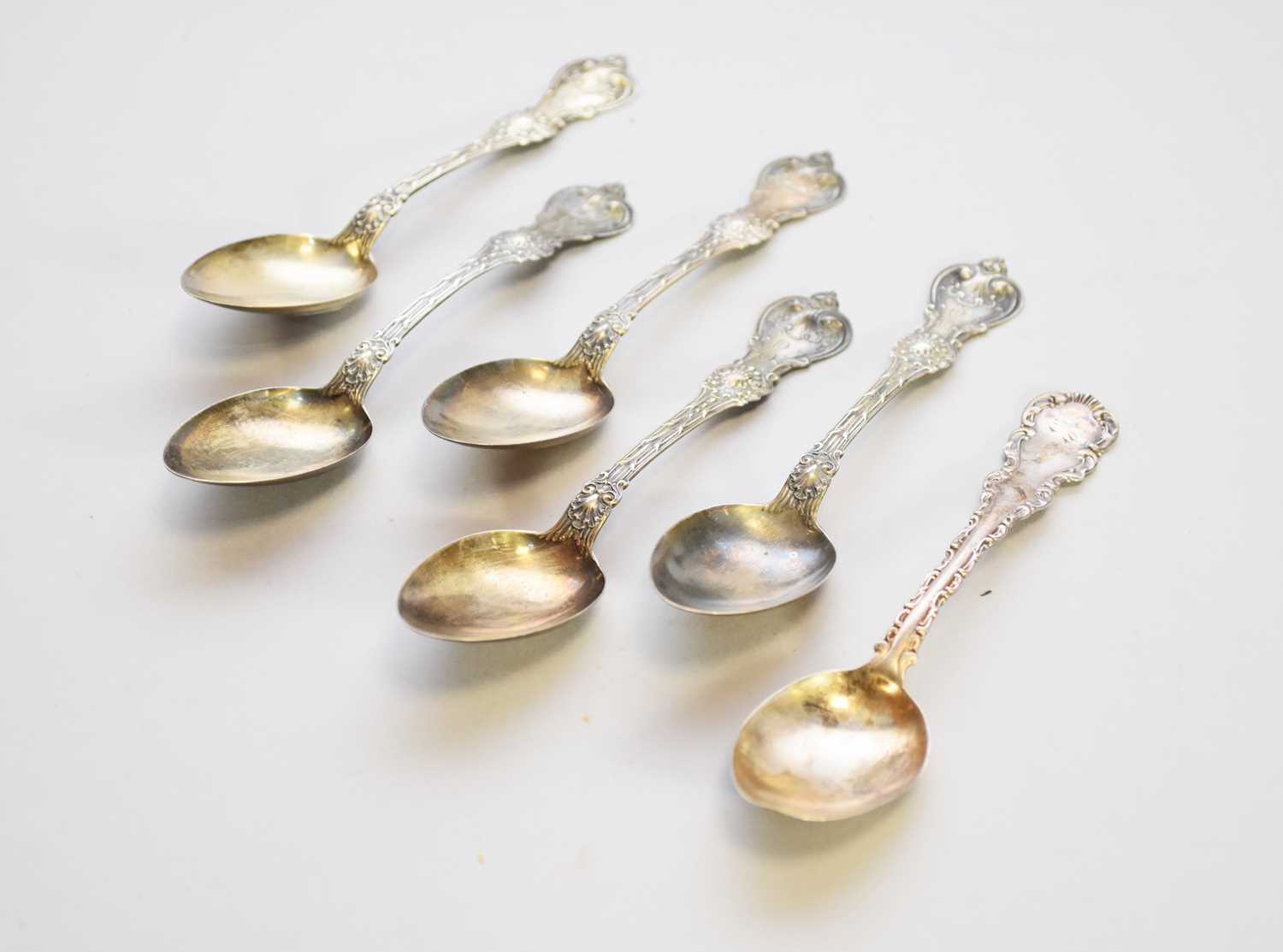 Lot 14 - A collection of twelve American silver teaspoons