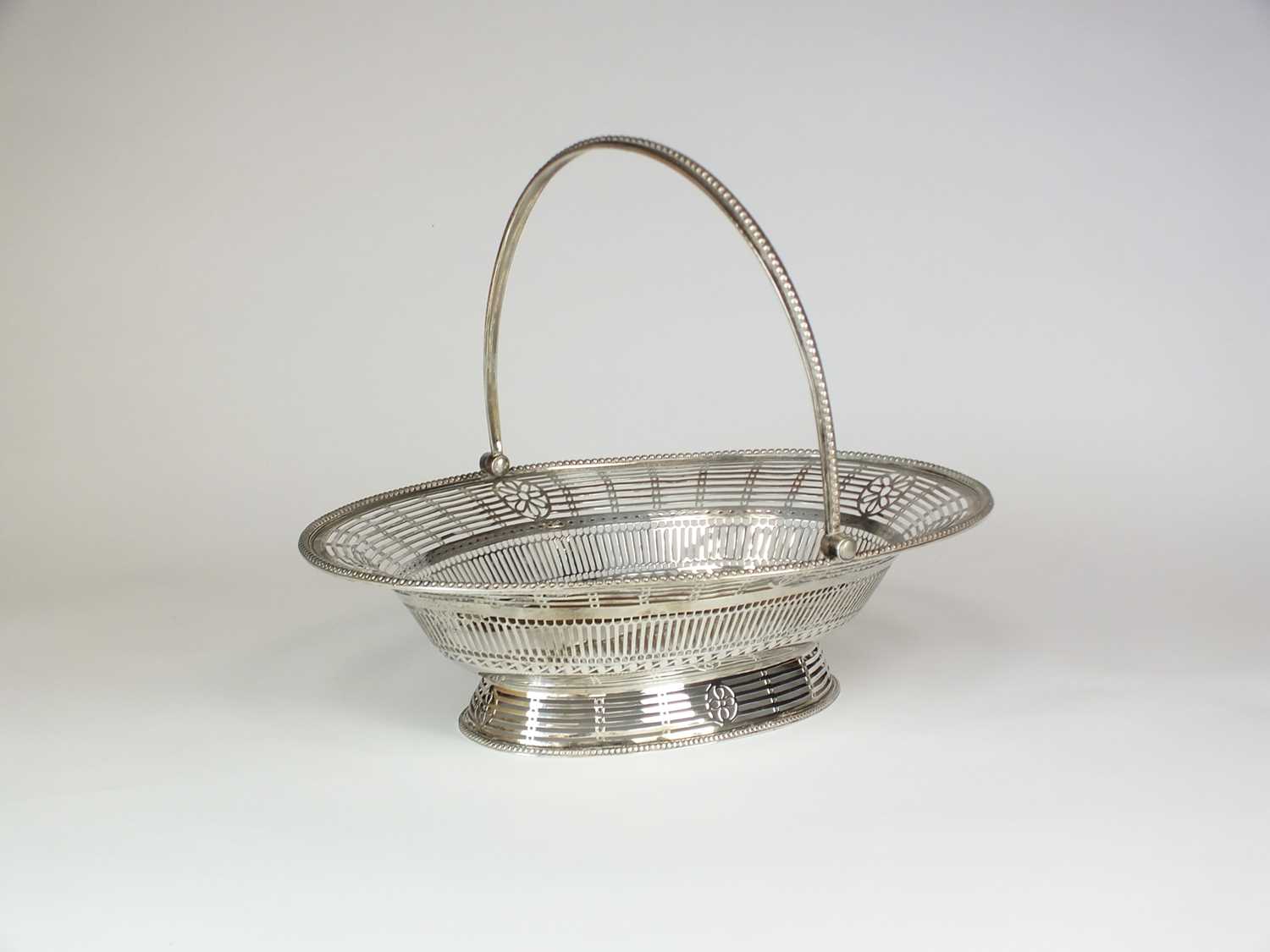 Lot 117 - A George III silver bread basket