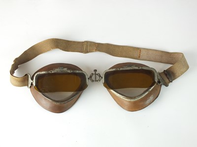 Lot 86 - A scarce pair of Second World War Italian...