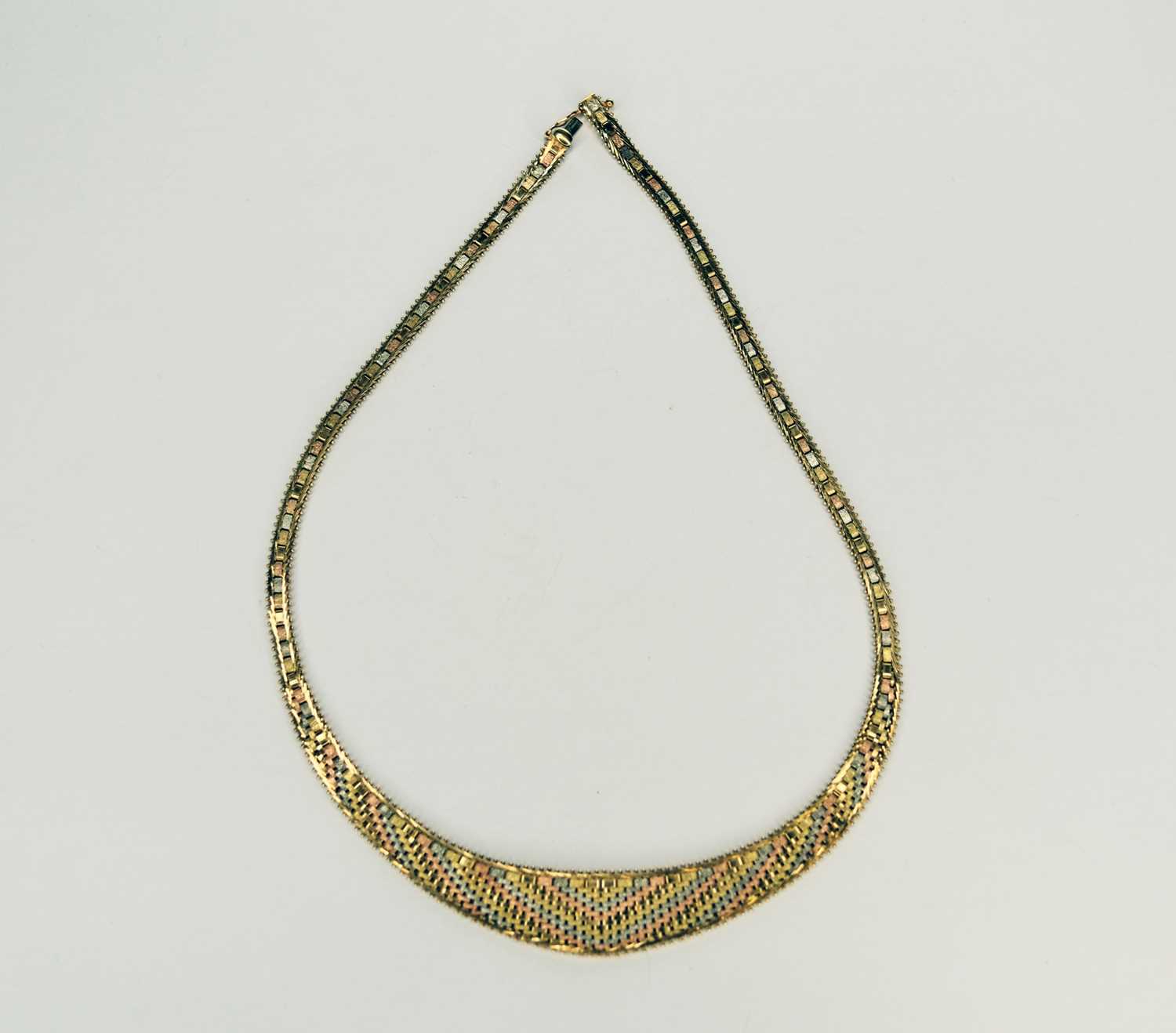Lot 79 - A 9ct tri-coloured gold necklace
