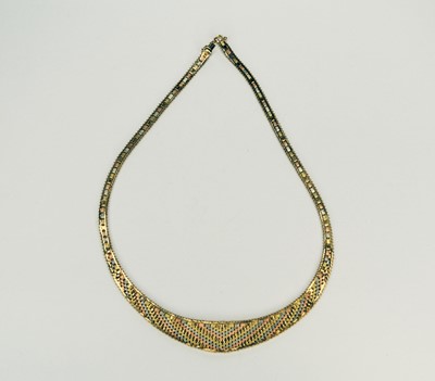 Lot 79 - A 9ct tri-coloured gold necklace