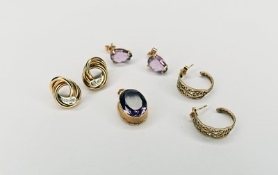 Lot 100 - A small collection of jewellery