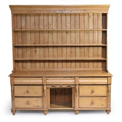 Lot 551 - An Edwardian pine dresser