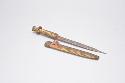 Lot 486 - A Southern African tribal Shona knife