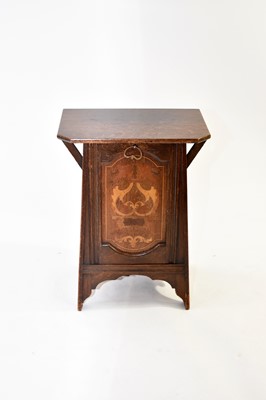 Lot 550 - An Edwardian marquetry inlaid purdonium and mahogany wine table