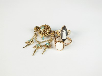 Lot 56 - Two rings and a brooch