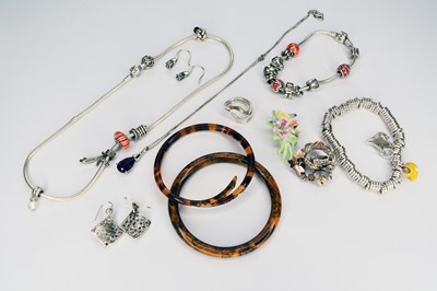 Lot 62 - A collection of costume jewellery