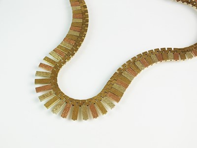 Lot 140 - A 9ct tri-coloured gold fringe necklace