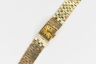 Lot 132 - A 9ct gold bracelet wristwatch