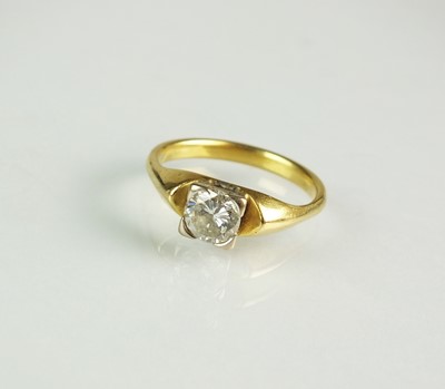 Lot 142 - A single stone diamond ring