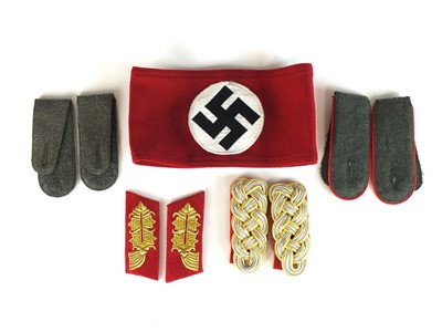 Lot 156 - German mess tin, Feldpost cardboard box and other insignia