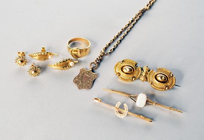 Lot 46 - A small collection of jewellery