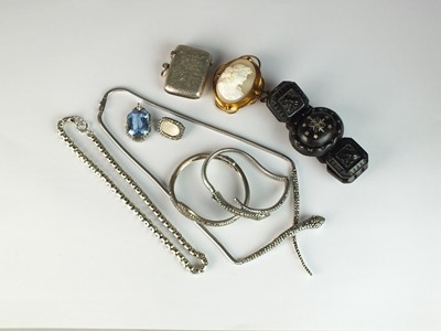 Lot 57 - A collection of costume jewellery