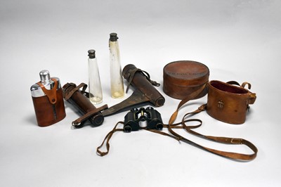 Lot 387 - A group of equestrian related collectables