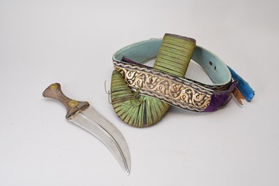 Lot 365 - An Islamic Yemen Jambiya knife with scabbard and belt