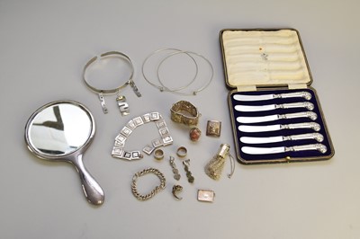 Lot 54 - A collection of jewellery and silver