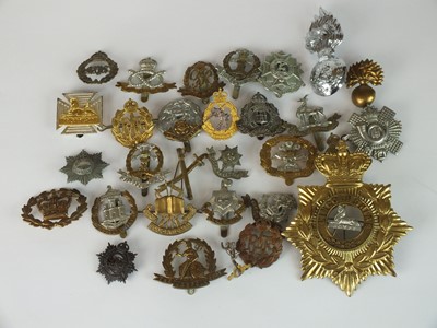 Lot 285 - A collection of 30 assorted army badges etc to...