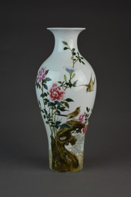 Lot 21 - A Chinese famille rose vase, manner of Bi Botao, Republic period