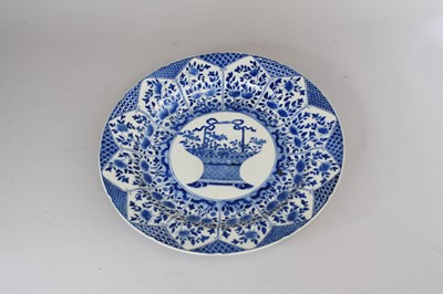 Lot 321 - A large Chinese blue and white dish