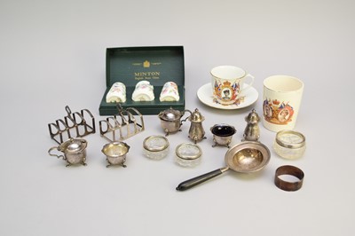 Lot 5 - A small collection of silver